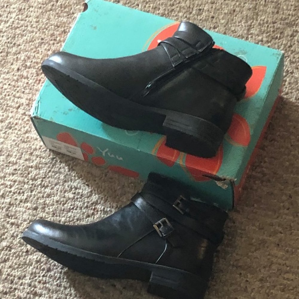 New in Box Yu boots